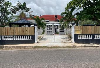 Indianna Guesthouse has Balcony rooms