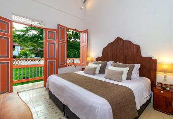 Hotel Cauca Viejo Fundadores allows 18 year olds to book a room