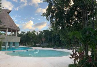 Exclusive house with private Pool and Jacuzzi has rooms with a private hot tub