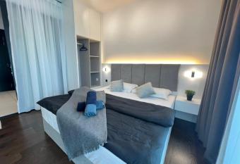 Almas Suite Puteri Harbour-T- Legoland-JB      - SG          allows 18 year olds to book a room