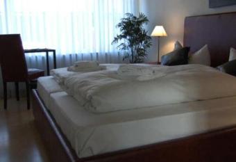 Hotel am Park allows 18 year olds to book a room