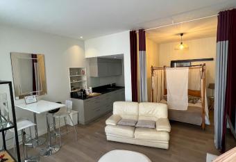 Le Central Victoria II - Central Point - 55m2 allows 18 year olds to book a room