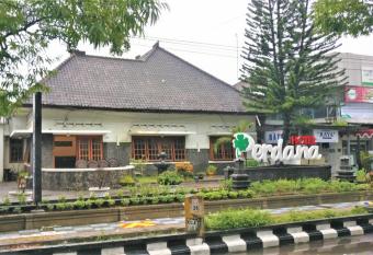 Hotel Perdana has Balcony rooms