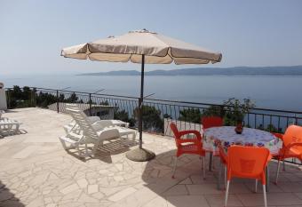 APARTMAN LUCIJAN has Balcony rooms
