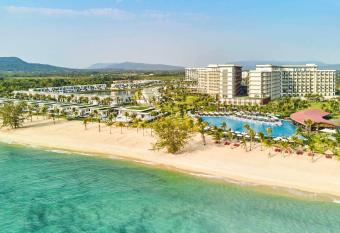 M  venpick Resort Waverly Phu Quoc has Balcony rooms
