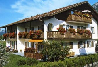 Apartments- und Ferienhaus Anton has Balcony rooms