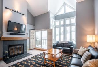 Blue Mountain Slopeside Chalet in Chateau Ridge has Balcony rooms