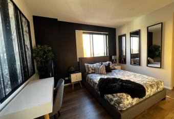 Entire One Bedroom Apartment, Penrith allows 18 year olds to book a room