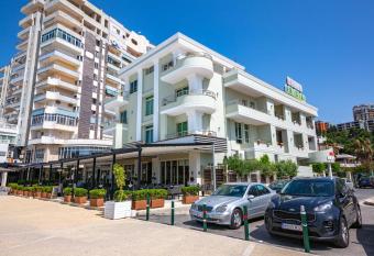 Hotel Kristal has Balcony rooms