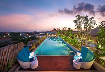 Ramada by Wyndham Bali Sunset Road Kuta has Balcony rooms