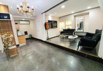 Diamond loft on the Sea 2 min to the beach allows 18 year olds to book a room