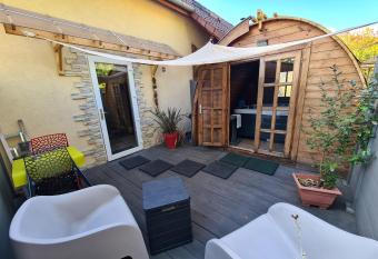 L igloo has rooms with a private hot tub