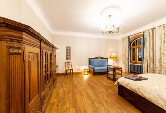 Cozy Storie s AP, 47sqm, Renovated 2020, Free parking allows 18 year olds to book a room