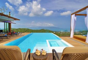 Villa Blue has Balcony rooms