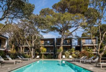 Le Lodge des   les d Or has Balcony rooms