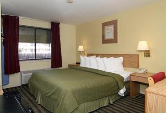 Quality Inn has Smoking rooms