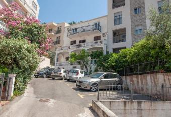 Be My Guest has Balcony rooms