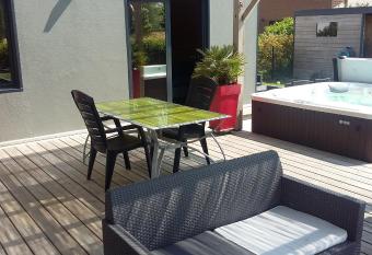 Chambre-studio chez l habitant avec jacuzzi allows 18 year olds to book a room