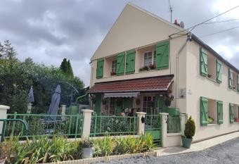 Un Coin de Paradis    Doue , 40 minutes Disneyland has Balcony rooms