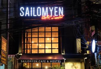 Sailomyen Hostel has Balcony rooms