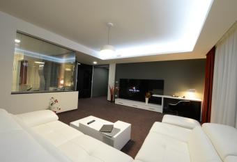 Hotel Galaxy has rooms with a private hot tub