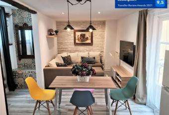 Casa Manuela M  s que una Casa un Hogar allows 18 year olds to book a room