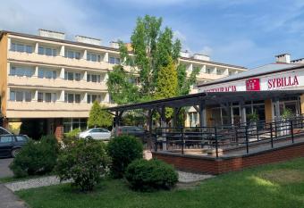 Hotel Sybilla allows 18 year olds to book a room