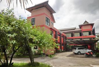 Baan Plubthong has Balcony rooms