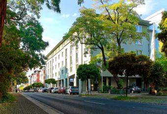 Best Western Macrander Hotel Dresden allows 18 year olds to book a room