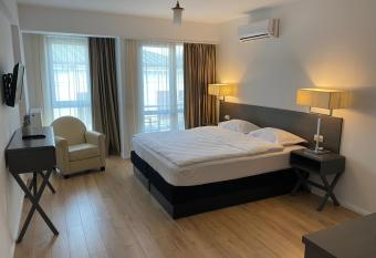 Urban 7 Residence has Balcony rooms