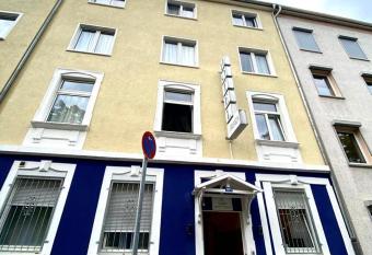 Hotel Franken an der Messe allows 18 year olds to book a room