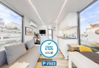 The Homeboat Company Parque das Na    es-Lisboa has Balcony rooms