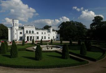 Pa  ac B  dlewo allows 18 year olds to book a room