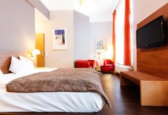 Hotel am Tiergarten allows 18 year olds to book a room