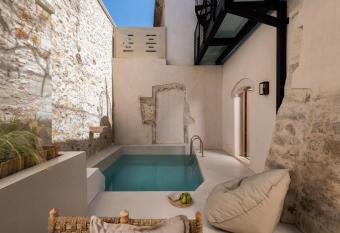 Sutor Chic Manor hotel has Balcony rooms