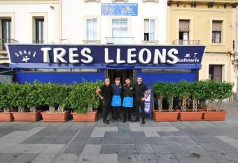 Hotel Tres Leones allows 18 year olds to book a room