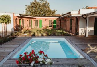 Ubytov  n   Zahrada has Balcony rooms