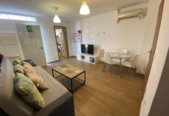 Casa Simba la mejor opci  n para ver la Warner Bros allows 18 year olds to book a room