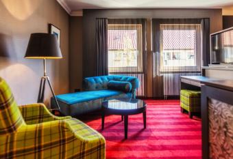 Hotel Haverkamp has rooms with a private hot tub