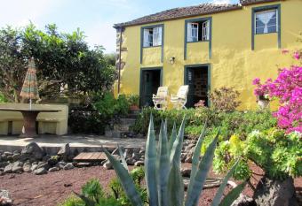Casa Gloria, Garafia, Impresionante Vista al Mar allows 18 year olds to book a room