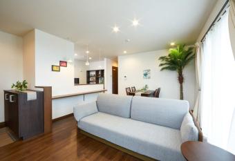 E-horizon Resort                            E allows 18 year olds to book a room