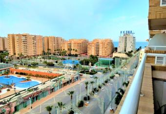 ACV - Aguamarina-2   Linea Planta 8 Norte-2 allows 18 year olds to book a room