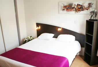 ApartHotel Sainte-Marthe allows 18 year olds to book a room