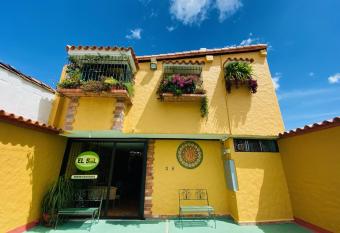 El Sol Posada has Balcony rooms