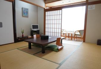 Green Spa Tsutsuga has rooms with a private hot tub