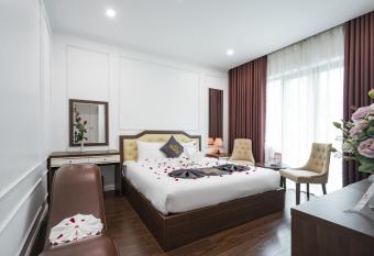 OYO 1155 Wind Hotel allows 18 year olds to book a room