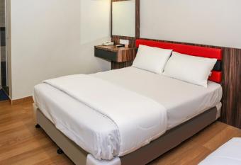 OYO 90027 Happy Hotel allows 18 year olds to book a room