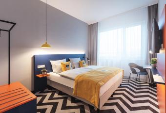 the niu Form allows 18 year olds to book a room