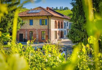 Cascina Bo has Balcony rooms