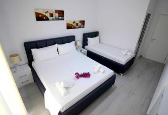 Gusto Di Casa allows 18 year olds to book a room